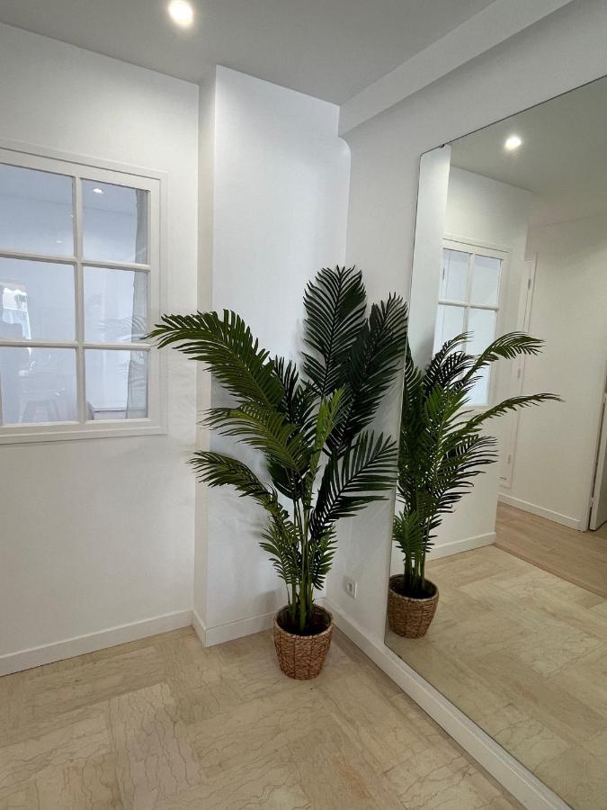 3P Central Refait A Neuf - Parking L430Cm X W275Cm Antibes Luaran gambar